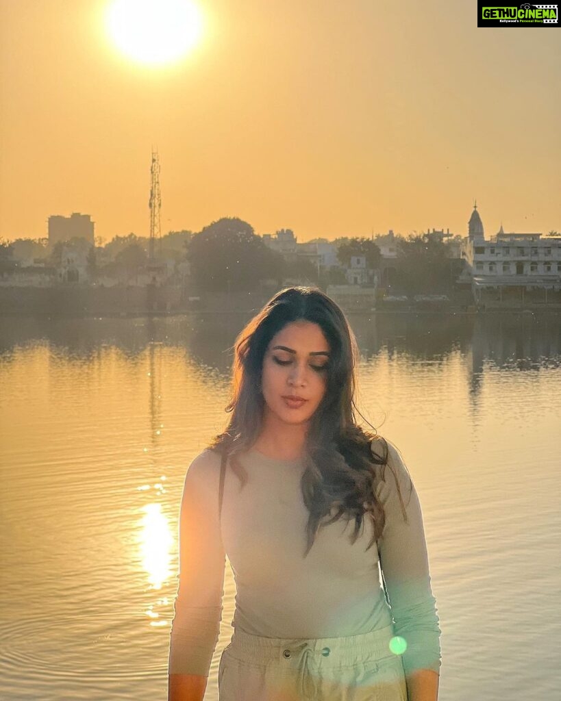 Lavanya Tripathi Instagram - You are sunrise or sunset kinda person? . . . I am from sunrise to sunset kinda person🤭