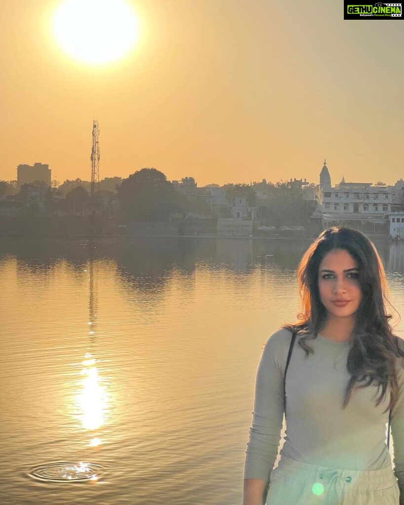 Lavanya Tripathi Instagram - You are sunrise or sunset kinda person? . . . I am from sunrise to sunset kinda person🤭