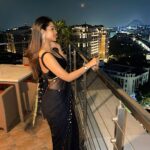 Leesha Instagram - I lost my self trying to please every one🥺 Now I’m loosing every one while I’m finding my self😇 Don’t forget to drop ur heart ♥️ to my fav pic #3🫣➡️ missed u all 💋🙈 #love #peace #kind #selfrespect #beyou #happygirl #leesha Thank u darling @railinrolland7 for sending me this beautiful saree , just loving it 💋 Peace...