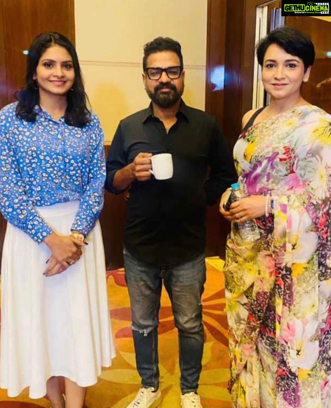 Lena Kumar Instagram - With @bashmohammed26 and @gayathri__arun yesterday @kochimarriott for #ennalumentealiya promotions. #ennalumentealiya #in #theatres #6 #january #2023 @iamlistinstephen @magicframes2011 #release Kochi, India