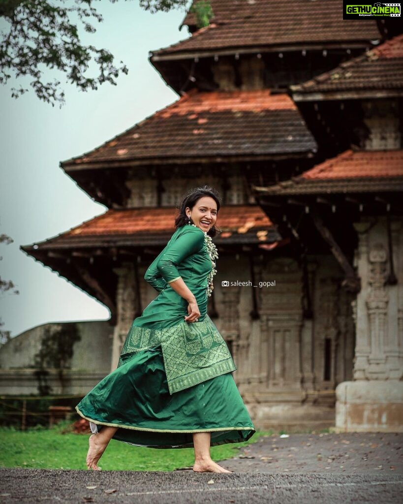 Lena Kumar Instagram - Onashamsakal 💚 @saleeshgopal photo Thrissur