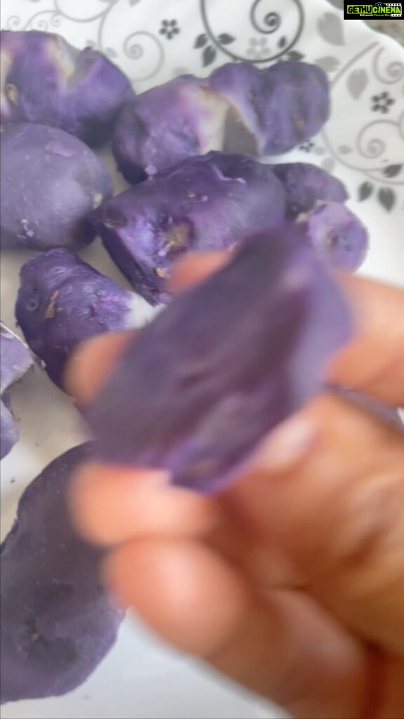 Lena Kumar Instagram - Purple Potato and asparagus Singapore chilly garlic stir fry 💜💚 #rare #food #purple #potato