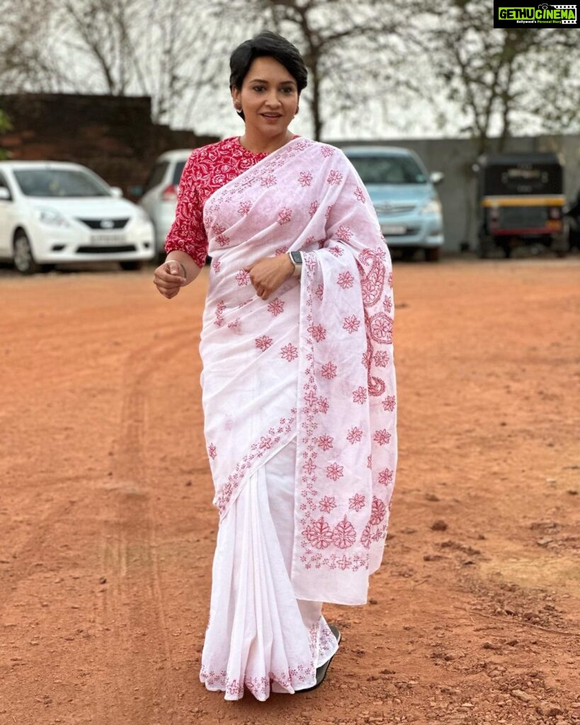 Lena Kumar Instagram - Cotton for the summer #cotton #saree #summer #wear #actress #malayalam #red #white Kerala
