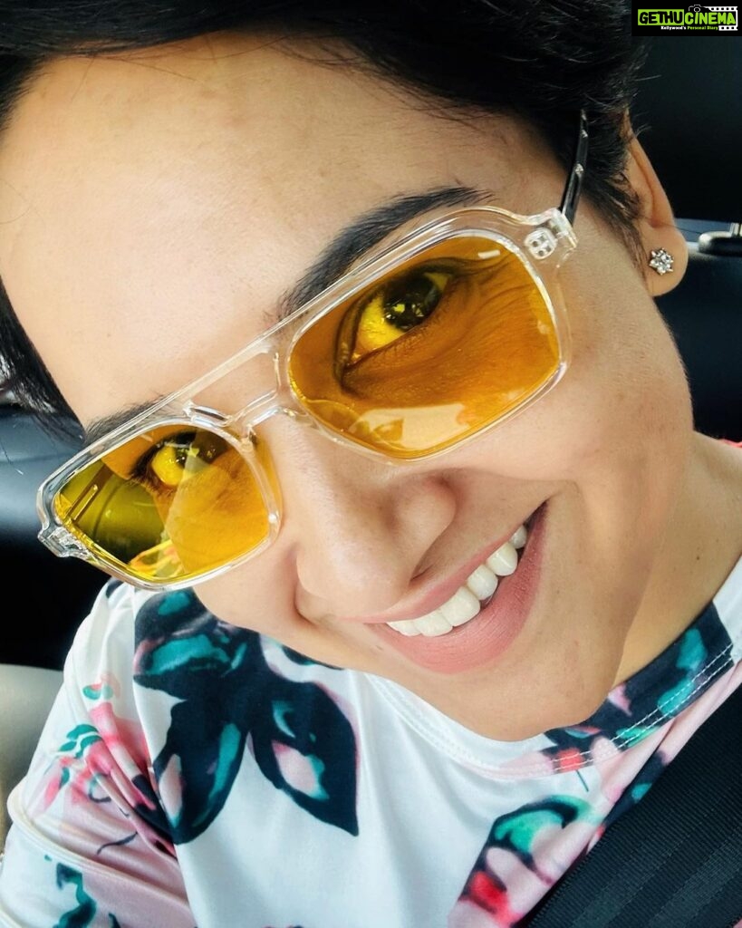 Lena Kumar Instagram - Wishing you a bright day !! 🫡 #travel #wanderlust #yellow #glasses #live #life #fun