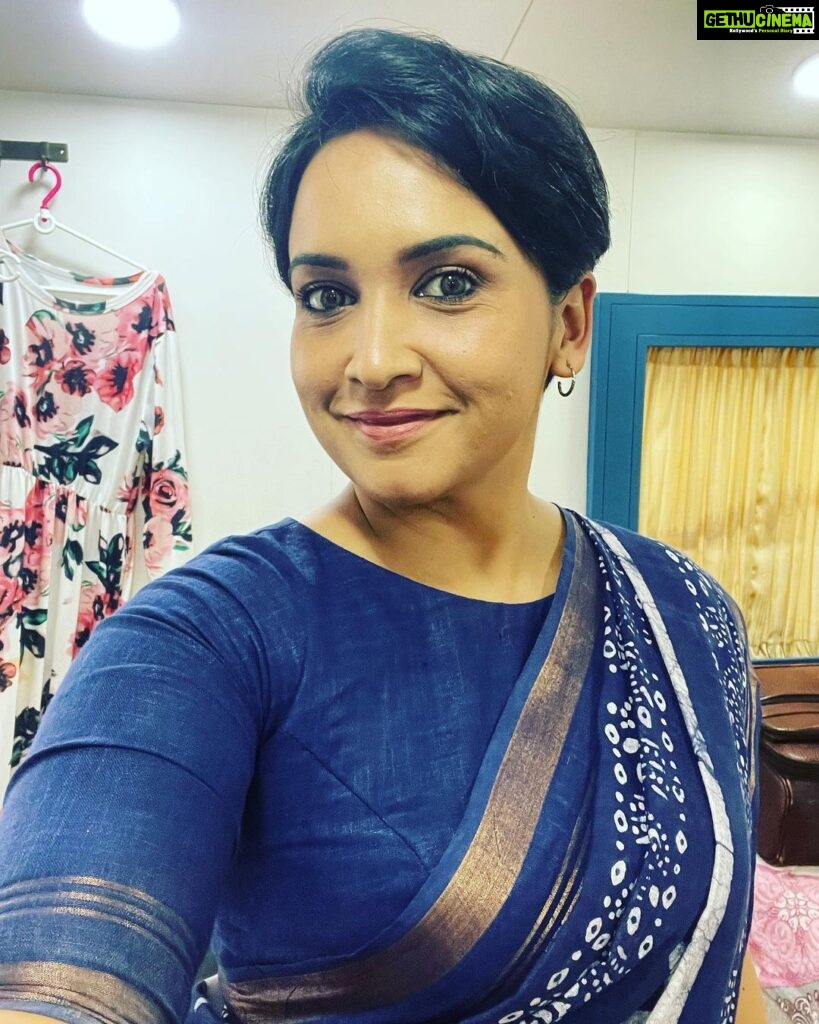 Lena Kumar Instagram - Can’t think of a caption ! #saree #love #short #hair #kerala #actress