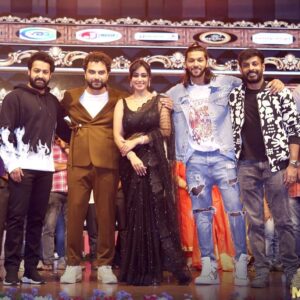 Leon James Instagram - With the Man Of Masses @jrntr sir for the Dhamki Pre Release Event 💥🥁 @vishwaksens @nivethapethuraj @shauryakhareofficial #jrntr