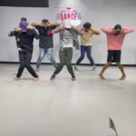 Leon James Instagram - Make your own steps and groove to #KilladiRani with this audio & I will be resharing your reels! 🥳 Can’t wait to see what you guys have to offer! So, Come on! Let’s groove to Killadi Rani 🕺#1MinMusic