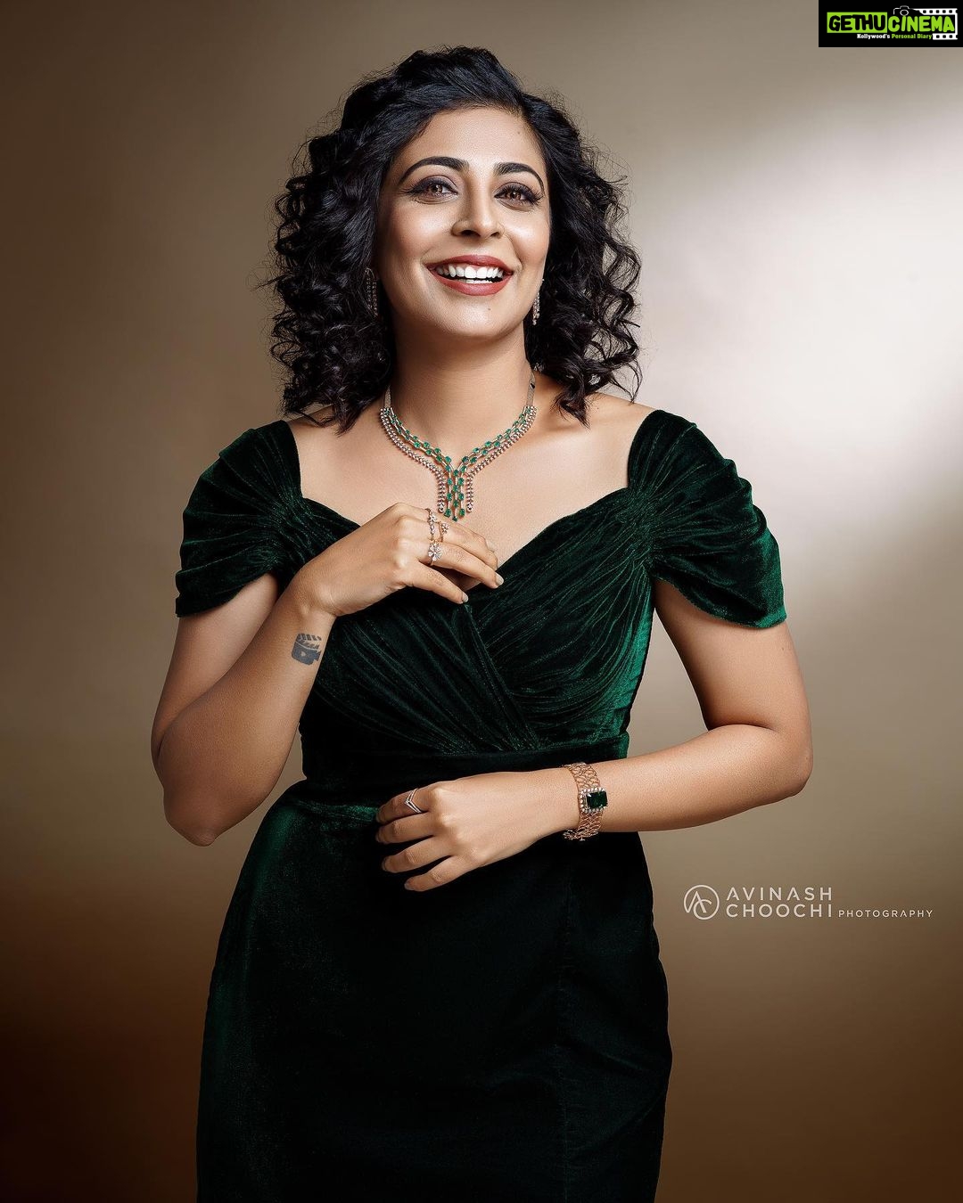 Leona Lishoy Instagram - Retro in green π . . Photography: @avinashchoochiphotography Concept & styling: @rashmimuraleedharan Jewellery: @lakshmijewellery916 Costume: @paris.pret Hair&makeup: @femy_antony__ Retouch: @suveeshgraphiccyanide