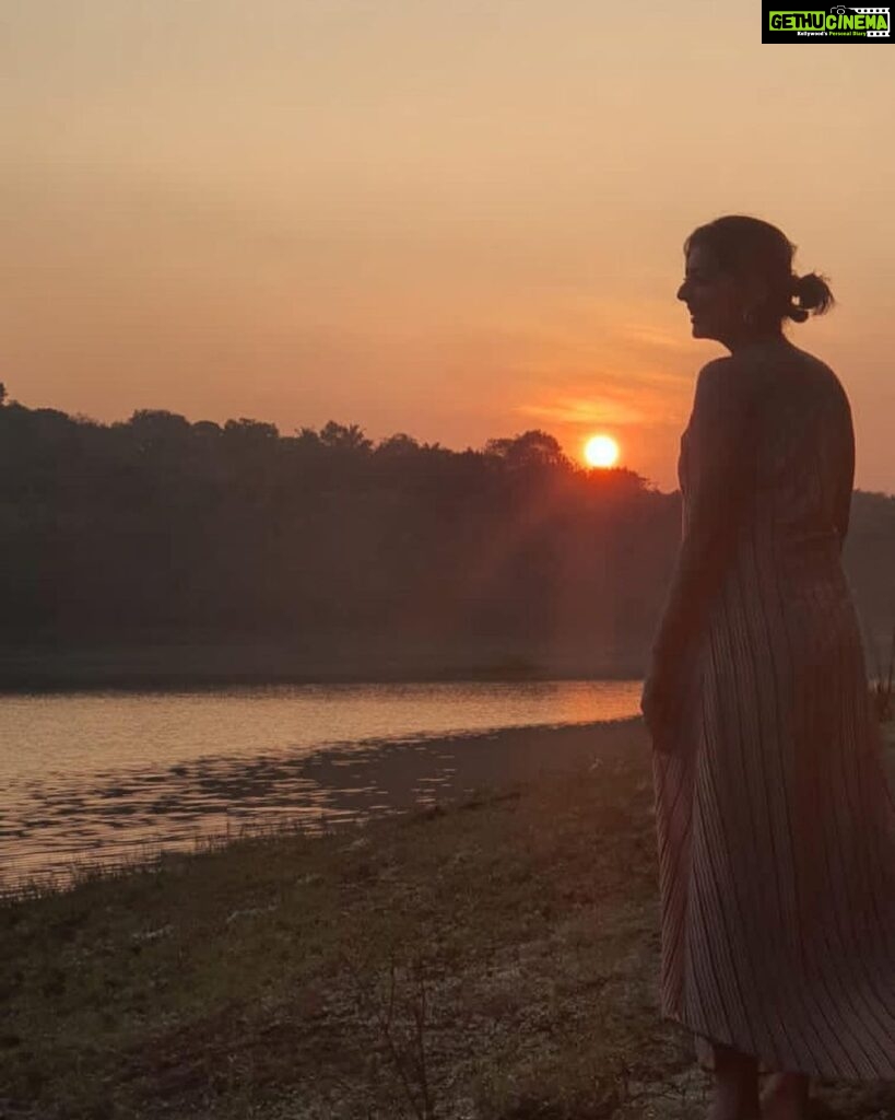 Leona Lishoy Instagram - Jan 1, 2023 ✨ The best new year morning I have ever had. Walking barefoot, listening to nature, getting a flashback of all the memories of the past year and feeling grateful. In 2023, I wish that your heart stays as warm and beautiful like the sunrise! . . #2023 #bringiton Riverine Springs