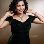 Leona Lishoy Instagram - Retro in green 💚 . . Photography: @avinashchoochiphotography Concept & styling: @rashmimuraleedharan Jewellery: @lakshmijewellery916 Costume: @paris.pret Hair&makeup: @femy_antony__ Retouch: @suveeshgraphiccyanide