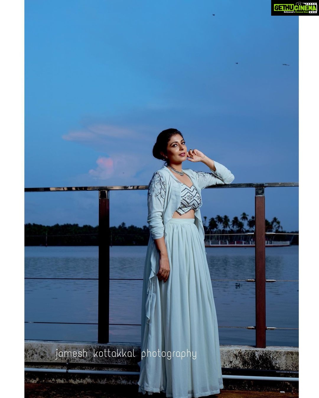 Leona Lishoy Instagram - Sky so blue π Picture credits- Jamesh Kottakkal @jameshshow publication :@star&style Makeup :@vijeshmakeovers Outfits: @stylebyirinealby @elzas_couture Location : @bluesereneresorts guruvayoor image correction: @shuhaib_.ls. #celebritychat #fashionphotography #jameshshow #behindthescenes #fbmemories #instadailyphoto #leonalishoy #manoramaweekly