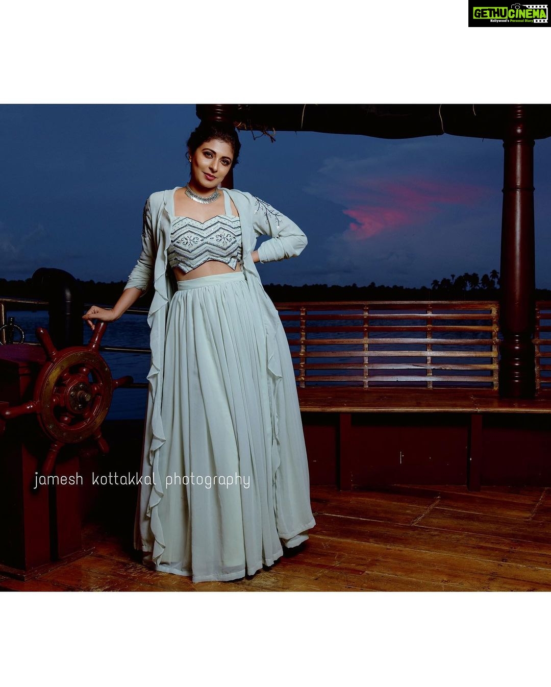 Leona Lishoy Instagram - Sky so blue π Picture credits- Jamesh Kottakkal @jameshshow publication :@star&style Makeup :@vijeshmakeovers Outfits: @stylebyirinealby @elzas_couture Location : @bluesereneresorts guruvayoor image correction: @shuhaib_.ls. #celebritychat #fashionphotography #jameshshow #behindthescenes #fbmemories #instadailyphoto #leonalishoy #manoramaweekly
