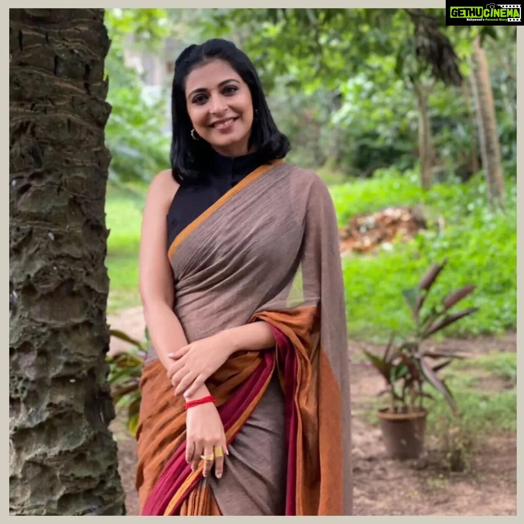 Leona Lishoy Instagram - @leo_lishoy in another stunning piece by @suta_bombay Wearing High Neck Black Blouse and Handloom saree. Grab them from our store now !! #sarees #fashion #sareelovers #onlineshopping #sareesofinstagram #indianwear #traditional #designersarees #sareecollection #india #sareelover #sareestyle #handloomsarees #love #style #sareeaddict#shopping #offer#celebraties#love #latest #lovebytes #actressnavel #actressmollywood #likes #model #beauty