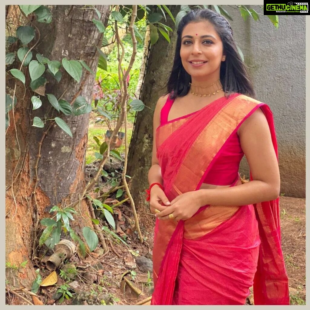 Leona Lishoy Instagram - @leo_lishoy looking stunning in a Pink saree from @suta_bombay Added a pretty choker from @therover to complete the look. Grab them from our store now !! #leonaleeshoy #sarees #fashion #sareelovers #onlineshopping #sareesofinstagram #indianwear #traditional #designersarees #sareecollection #india #sareelover #sareestyle #handloomsarees #love #style #sareeaddict#shopping #offer#celebraties#love #latest #lovebytes #actressnavel #actressmollywood #likes #model #beauty Thrissur