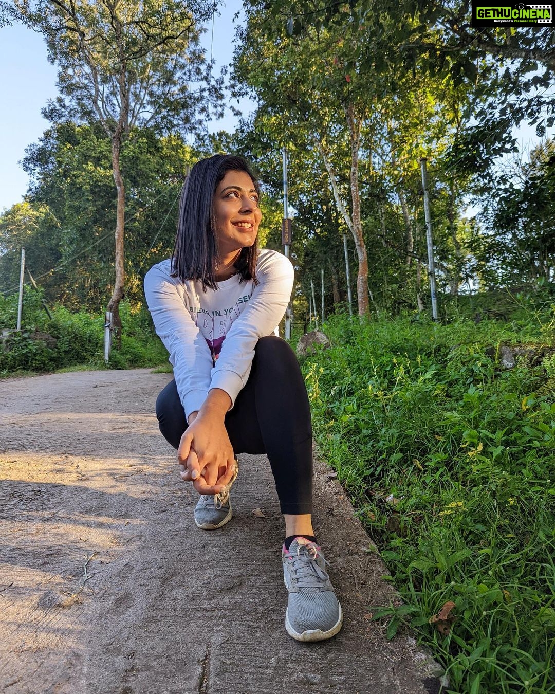 Leona Lishoy Instagram - Every conversation is a dialogue and not a monologue. And every good conversation starts with a good listener, be it humans, or nature! . . When in doubt, listen to the nature π Throwback πΈ @iambobbyeric
