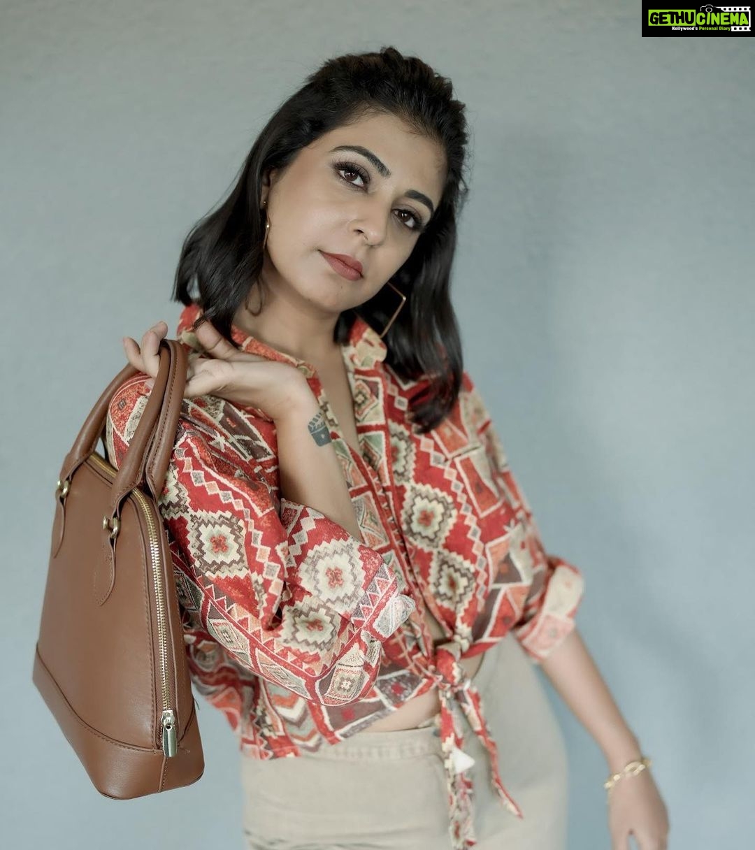 Leona Lishoy Instagram - September reminder! It’s okay to not have it figured out yet. Chill :) Photography : @nostalgiaevents.in Coordination : @pin.social Styling: @drape_stories_ Mua : @makeupartist_jyotibutola Location : @brdluxe BRD LUXE