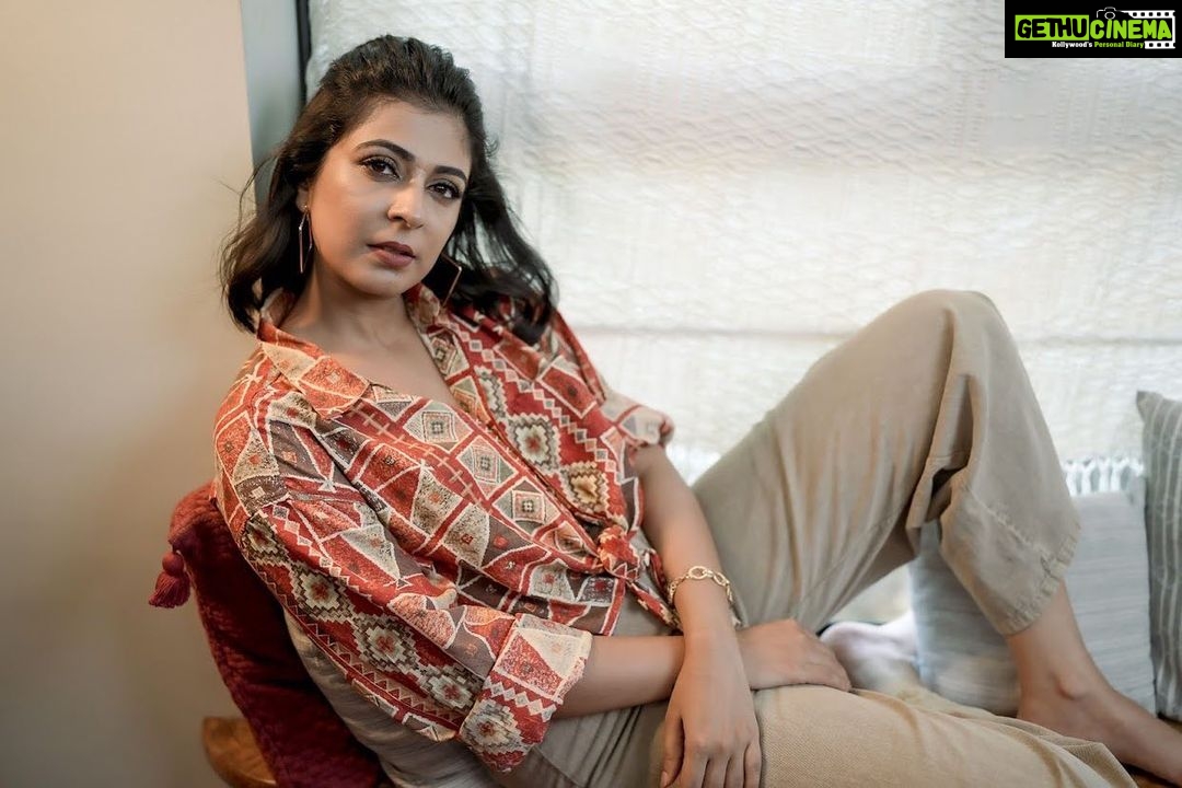 Leona Lishoy Instagram - September reminder! It’s okay to not have it figured out yet. Chill :) Photography : @nostalgiaevents.in Coordination : @pin.social Styling: @drape_stories_ Mua : @makeupartist_jyotibutola Location : @verandahstore