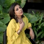 Leona Lishoy Instagram - Yellow and it’s radiance 🌝 Photography : @nostalgiaevents.in Coordination : @pin.social Styling: @drape_stories_ Mua : @makeupartist_jyotibutola Location : @brdluxe BRD LUXE