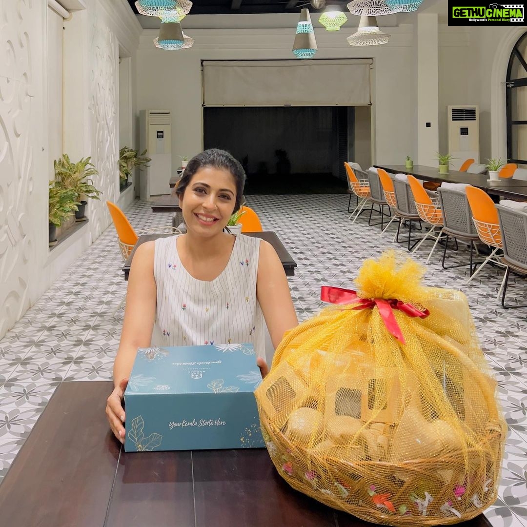 Leona Lishoy Instagram - Port Muziris Hotel by Marriott is giving away their super exciting Onam hampers! I’ve got mine!! Grab yours now!! . . @portmuziriskochi Port Muziris, A Tribute Portfolio Hotel, Kochi
