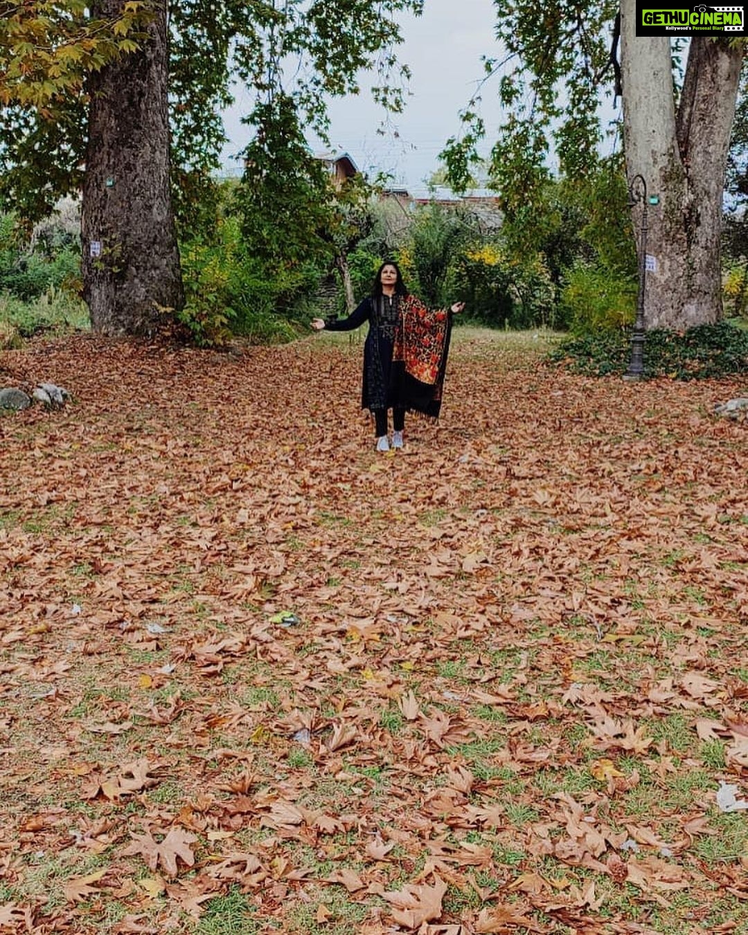 Leona Lishoy Instagram - This Diwali, my beautiful Amma is doing something she has never done before- traveling to Kashmir with her favourite @rakhi.manoj.1 and a group of enthusiastic women. Im so glad that Amma is finally doing something as exciting and new as this (without her family). . . Amma’s trip updates are adorable and I can’t help but feel so happy and proud. I love you @bindulishoy 😘 . Cheers to new beginnings 🥂 PS- Home doesn’t feel like home without you.