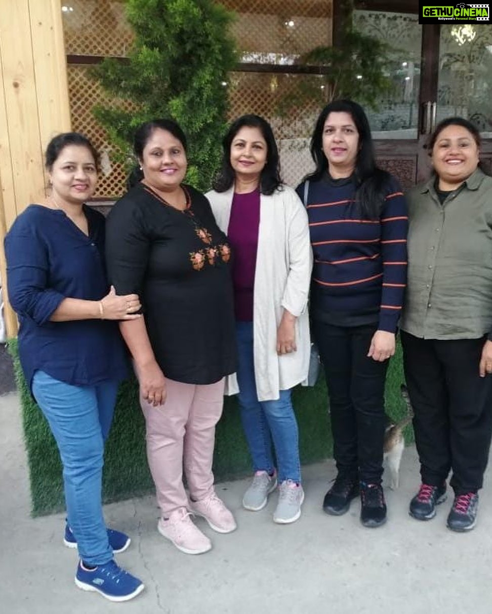 Leona Lishoy Instagram - This Diwali, my beautiful Amma is doing something she has never done before- traveling to Kashmir with her favourite @rakhi.manoj.1 and a group of enthusiastic women. Im so glad that Amma is finally doing something as exciting and new as this (without her family). . . Amma’s trip updates are adorable and I can’t help but feel so happy and proud. I love you @bindulishoy 😘 . Cheers to new beginnings 🥂 PS- Home doesn’t feel like home without you.