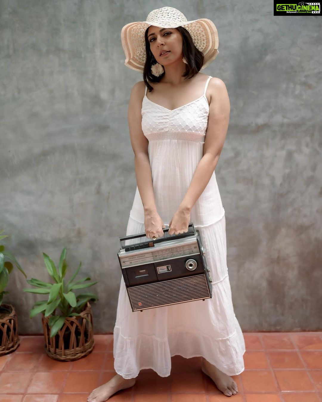 Leona Lishoy Instagram - Sway n Slay . . Photography : @nostalgiaevents.in Coordination : @pin.social Styling: @drape_stories_ Mua : @makeupartist_jyotibutola Location : @verandahstore