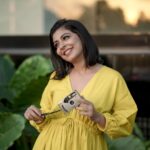 Leona Lishoy Instagram - Yellow and it’s radiance 🌝 Photography : @nostalgiaevents.in Coordination : @pin.social Styling: @drape_stories_ Mua : @makeupartist_jyotibutola Location : @brdluxe BRD LUXE