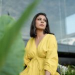 Leona Lishoy Instagram - Yellow and it’s radiance 🌝 Photography : @nostalgiaevents.in Coordination : @pin.social Styling: @drape_stories_ Mua : @makeupartist_jyotibutola Location : @brdluxe BRD LUXE