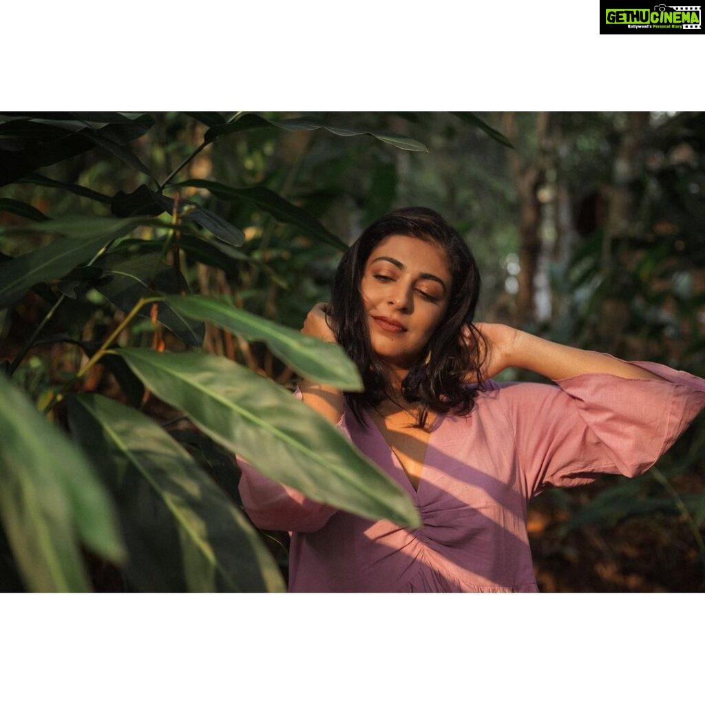 Leona Lishoy Instagram - Happy June🌸 📸 @prathishm 👗 @verandahstore Styling @sonia__chacko Creative director @off_beat___ Tulsi Village Retreat