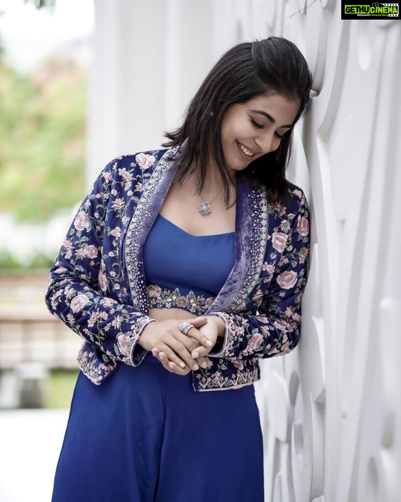 Leona Lishoy Instagram - The colour blue is that of a free woman, with no dimensions and infinite serenity. Here’s my favourite outfit from Kahani’s new collection “NOOR”. Photography - @nostalgiaevents.in Costume - @kahani_stories_in_thread MUAH - @merins_remyamerin Jewellery- @meralda.jewels Location - @portmuziriskochi For costume enquiries, please Call or WhatsApp on +918138008077 #kahani