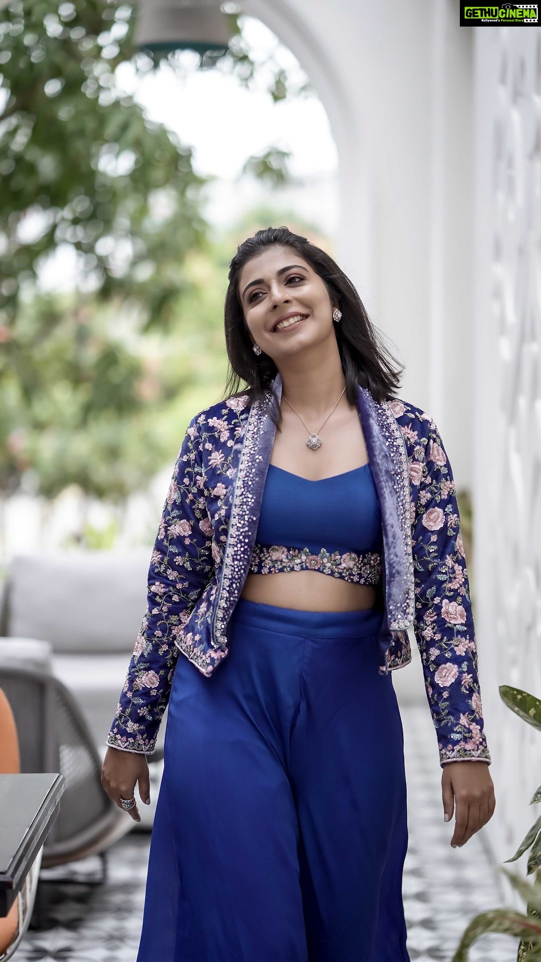 Leona Lishoy Instagram - The colour blue is that of a free woman, with no dimensions and infinite serenity. Here’s my favourite outfit from Kahani’s new collection “NOOR”. Photography - @nostalgiaevents.in Costume - @kahani_stories_in_thread MUAH - @merins_remyamerin Jewellery- @meralda.jewels Location - @portmuziriskochi For costume enquiries, please Call or WhatsApp on +918138008077 #kahani