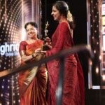 Leona Lishoy Instagram - So, this happened last night. Won my 2nd Ramu Kariat award, this time for the most promising actor ♥️ . . Thank you 🙏 #kazhimbrambeachfestival #ramukariataward2023