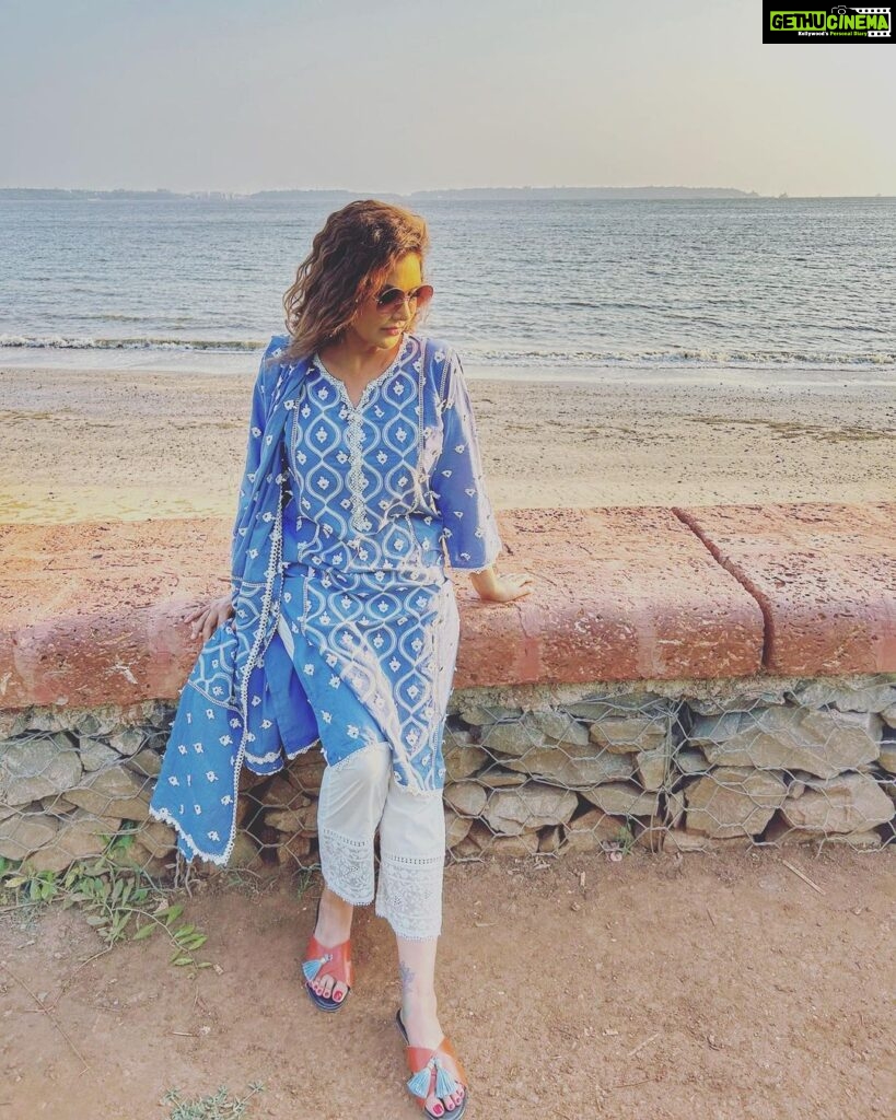 Lisa Ray Instagram - Sunday photo dump from the magnificent grounds of @grandhyattgoa Wearing @shopmulmul