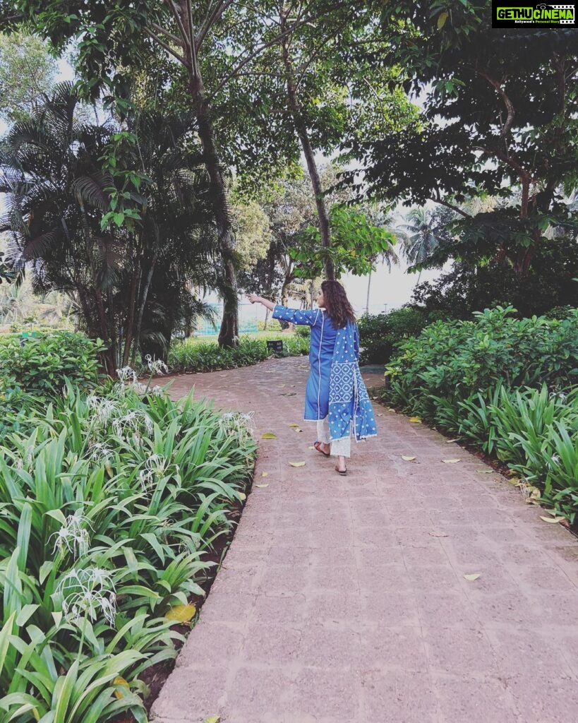 Lisa Ray Instagram - Sunday photo dump from the magnificent grounds of @grandhyattgoa Wearing @shopmulmul