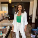 Lisa Ray Instagram - 90s hair forever 🤟🏼 best hair decade, right?! Hair that deserves it’s own postal code. Bring back back-combing realness Shouty-bouncy-messy-sexy-not trying too hard I just woke up this way hair Who’s with me? ……………………. MUH @binapunjani