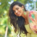 Lisha Chinnu Instagram - All~Natural 😍 . . Costume @labelswarupa Photos @gk_.photography._ #smile😊 #chennai #goingnatural #nofilter #nomakeup #justme #laugh #explorepage #explore #trending #trend #chennai #tamilnadu #shooting #tamilponnu