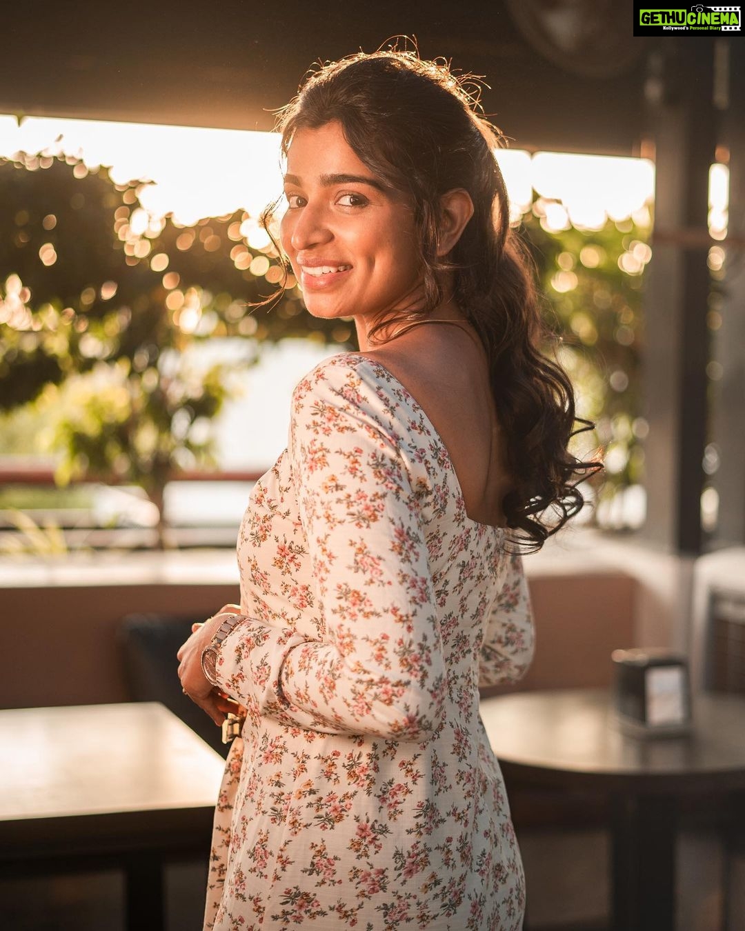 Lisha Chinnu Instagram - ✨✨✨ . . . Photos @gowtham__rajendran Location @kommunelife Muah @ftvsalon.sterlingroad.chennai Dress @labelswarupa