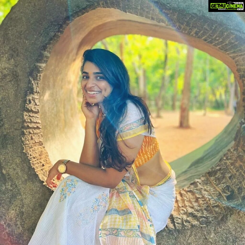 Lisha Chinnu Instagram - We all have two lives... The second one starts when we realise that we have only one....!!! Bday pic #lifeoflee #birthdaypic #lishdimple #peaceandlove #lishahappyplace #dancer #music #musiclover #actress #modeling #entrepreneur