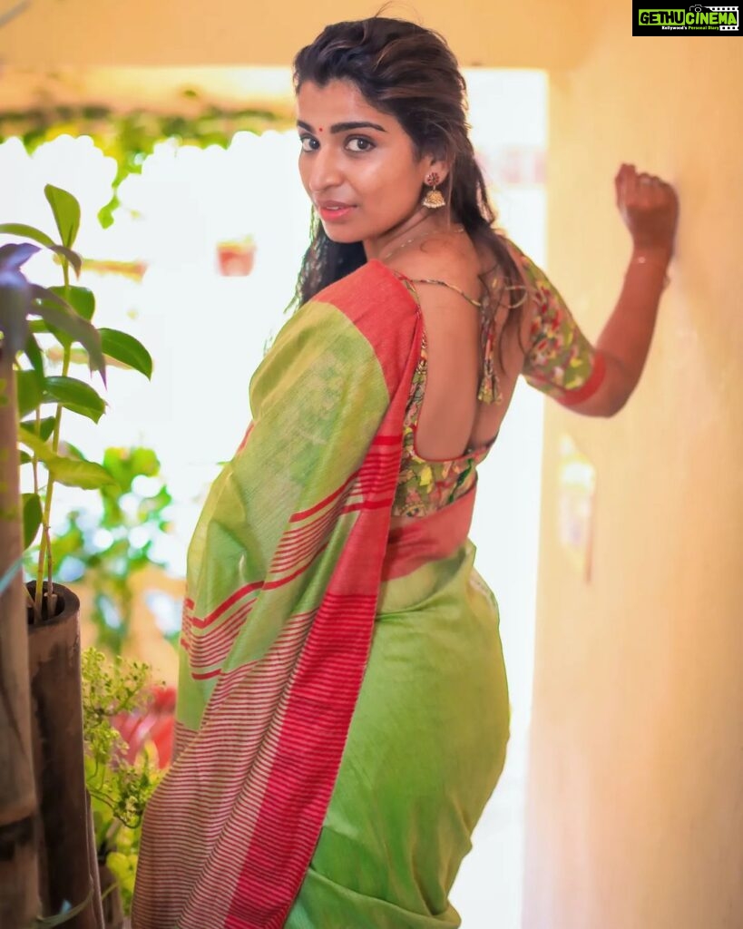 Lisha Chinnu Instagram - 👁️👁️ Muah @bee_s.makeup Photographer @vajiravelunatarajan @vsmartphotography . . . #cottonsaree #desigirl #indianwomen #sareeswag😎 #contentcreator #womenentrepreneur #womeninpr #instagood #fashionstyle #modeling #dresscode #ootd #lish #lishachinnu #lishdimple #loveyourself