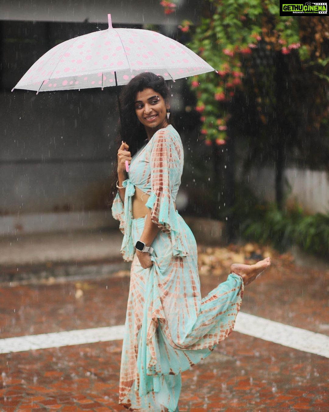 Lisha Chinnu Instagram - 🌧️ ☔️ . . . #chennairains❤ #lifeoflee #rainphotography #lish #photo #womeninmedia #actorslife #musiclover #dancer #trending #womeninpr #womeninbusiness