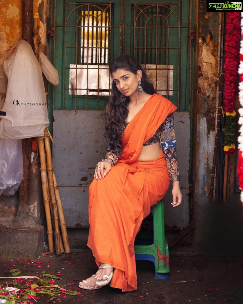 Lisha Chinnu Instagram - 🧡🍁🌺 . . . Photographer @gk_.photography._ Muah @yolo.offl @pavash_ Costume @labelswarupa #saree #southindianactress #model #chennai #tamilponnu #chennaifashion #modelling #tamilcinema #tamilnadu Chennai, India