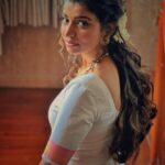 Lisha Chinnu Instagram - Hey You ! Make yourself a priority…!!! 💎🦋🌼🫰🏻 Muah @bee_s.makeup . . . Photo taken by my Anbu THAMBI @adhitya.sathyakumar #lifeoflee #lovelife❤️ #benatural #honesty #diwali #tamilponnu #candid #october