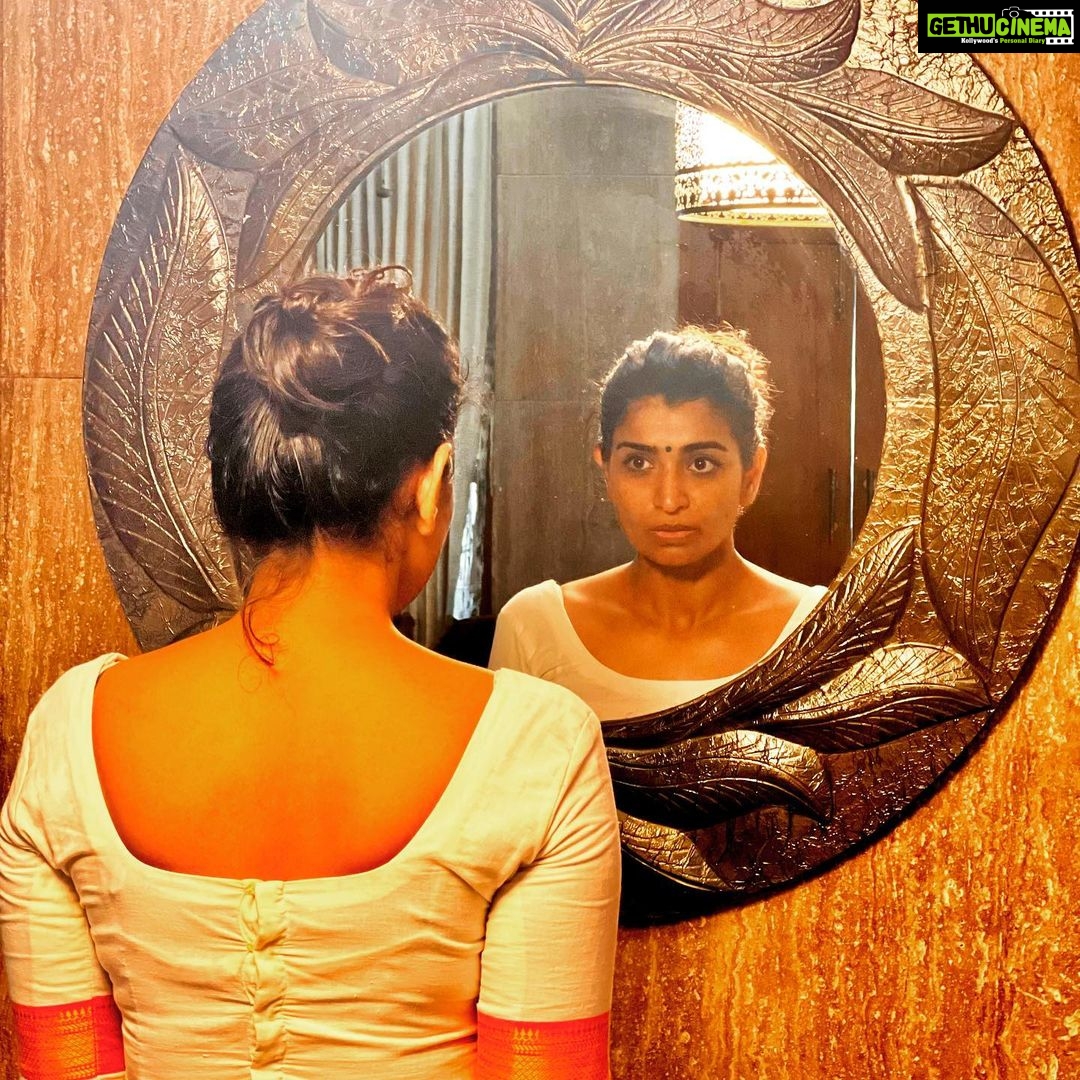 Lisha Chinnu Instagram - Your Craft is your strength….!!! Mirror Practices. Do what makes you happy 😃 Navarasa….. #theatre #artistsoninstagram #practisemakesperfect #believer #lifeoflee #Navarasa #actorslife #actress #antique #navarasa #keralasareereels #dancer #trending #kerala #musically