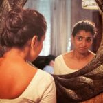 Lisha Chinnu Instagram - Your Craft is your strength….!!! Mirror Practices. Do what makes you happy 😃 Navarasa….. #theatre #artistsoninstagram #practisemakesperfect #believer #lifeoflee #Navarasa #actorslife #actress #antique #navarasa #keralasareereels #dancer #trending #kerala #musically