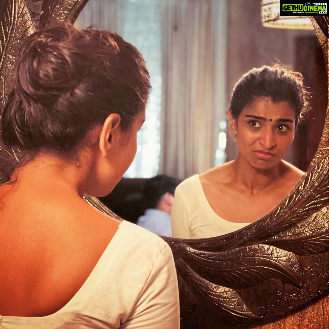 Lisha Chinnu Instagram - Your Craft is your strength….!!! Mirror Practices. Do what makes you happy 😃 Navarasa….. #theatre #artistsoninstagram #practisemakesperfect #believer #lifeoflee #Navarasa #actorslife #actress #antique #navarasa #keralasareereels #dancer #trending #kerala #musically