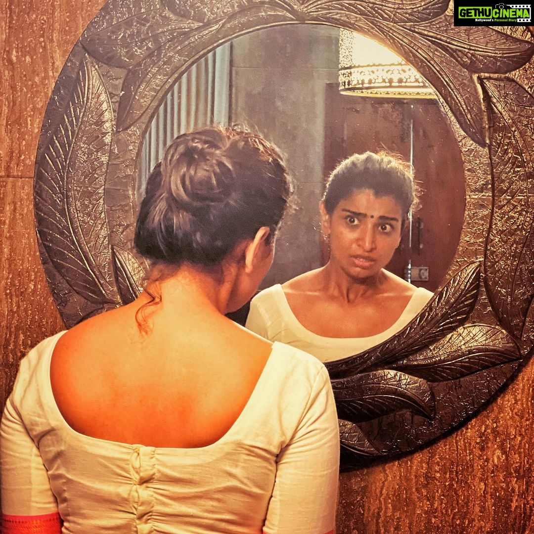 Lisha Chinnu Instagram - Your Craft is your strength….!!! Mirror Practices. Do what makes you happy 😃 Navarasa….. #theatre #artistsoninstagram #practisemakesperfect #believer #lifeoflee #Navarasa #actorslife #actress #antique #navarasa #keralasareereels #dancer #trending #kerala #musically