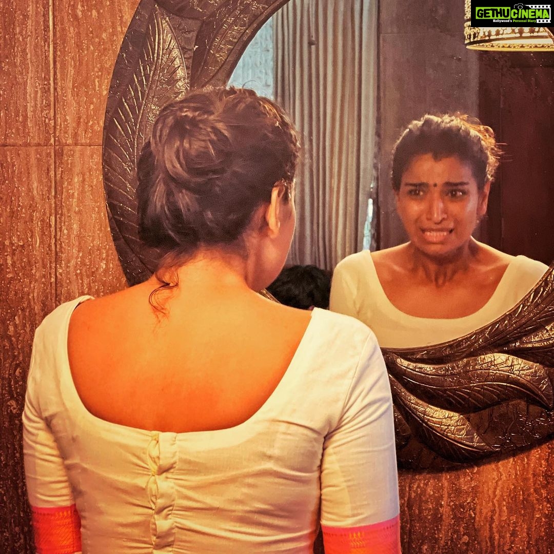 Lisha Chinnu Instagram - Your Craft is your strength….!!! Mirror Practices. Do what makes you happy 😃 Navarasa….. #theatre #artistsoninstagram #practisemakesperfect #believer #lifeoflee #Navarasa #actorslife #actress #antique #navarasa #keralasareereels #dancer #trending #kerala #musically