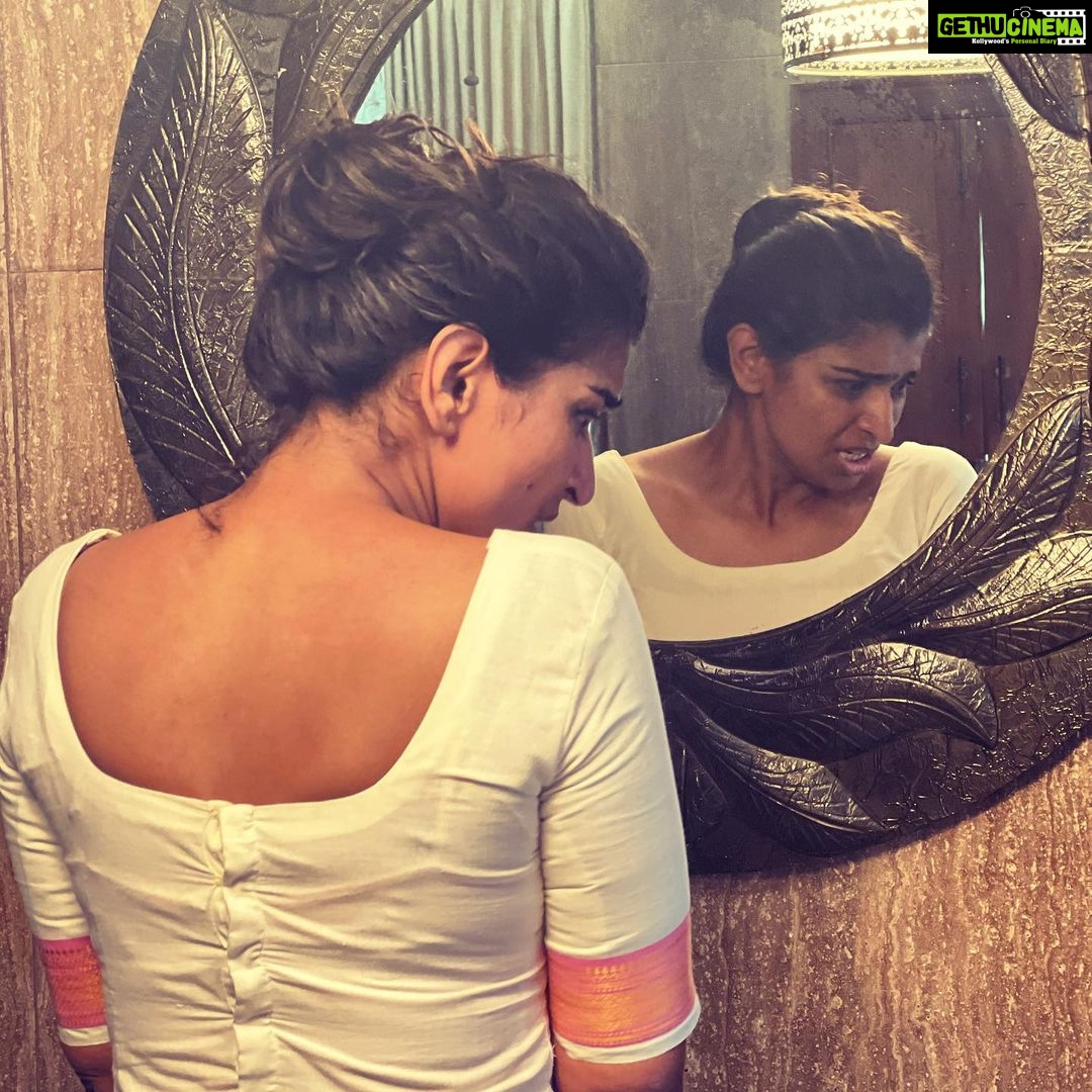Lisha Chinnu Instagram - Your Craft is your strength….!!! Mirror Practices. Do what makes you happy 😃 Navarasa….. #theatre #artistsoninstagram #practisemakesperfect #believer #lifeoflee #Navarasa #actorslife #actress #antique #navarasa #keralasareereels #dancer #trending #kerala #musically