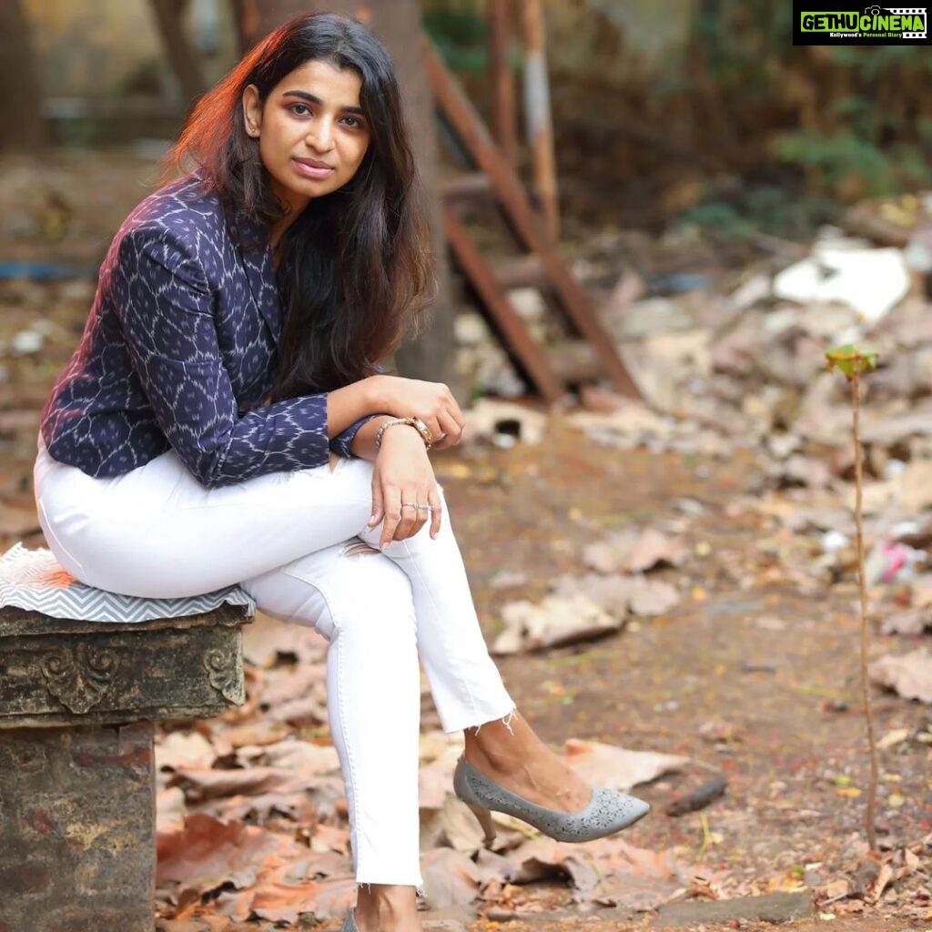 Lisha Chinnu Instagram - No one is special to me... I only be with those Who RESPECT Me Photographer @photographer_nagoor Blazer @kaamathevastraa @mayuri_arudra . . #entrepreneurship #motivationmafia #girlswhodreambig #bossgirl #lish #lifeoflee #successmindset #peace #strongwomen #respectwomen #cirkleprandevents #womenstyle #womenwithstories #reelsinstagram #reelsvideo #indianwomen #actress