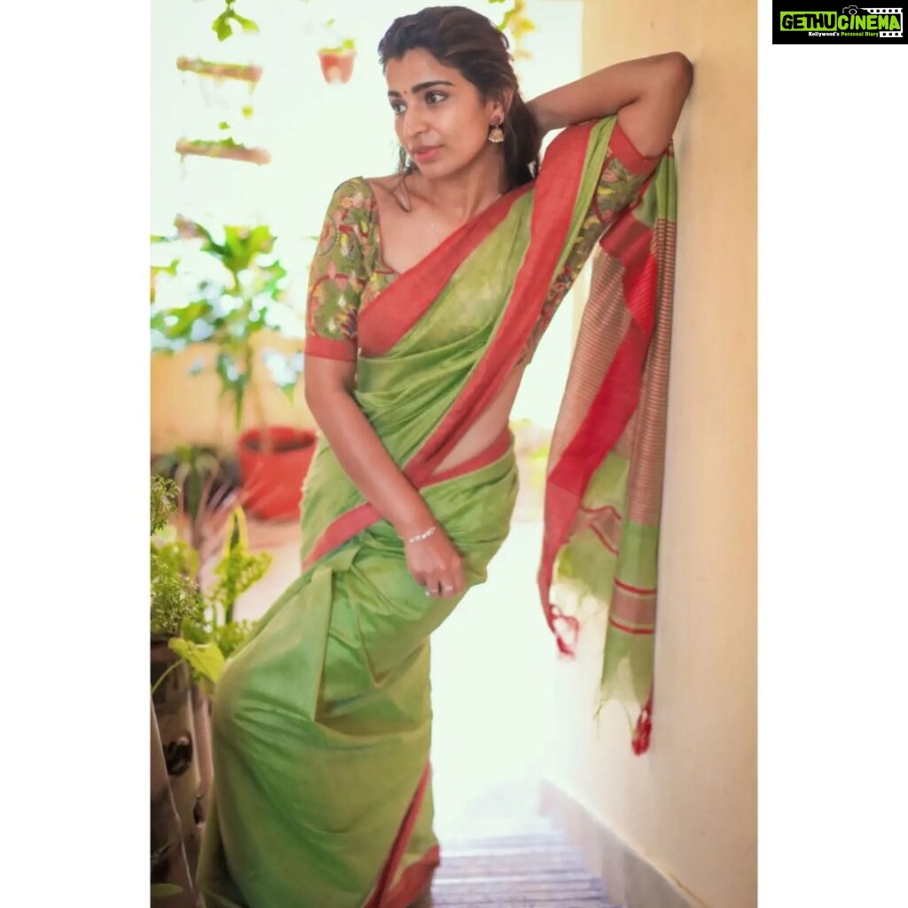 Lisha Chinnu Instagram - 🌼 ❣️ . . Photographer @vajiravelunatarajan @vsmartphotography Muah @bee_s.makeup #sareelove #natural #green #lish #photoshoot #modeling #actress #womenentrepreneur #womeninpr #womeninmedia #dancer #tamilnadu #musiclover #chennai #kollywood #indianwomen